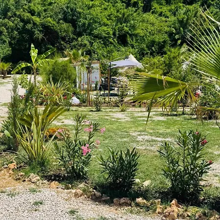 Campsite Glamping La Yurta Nel Luxe Ingerichte 4persoons Belltent *