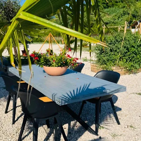 Campingplads Glamping La Yurta Nel Luxe Ingerichte 4persoons Belltent *